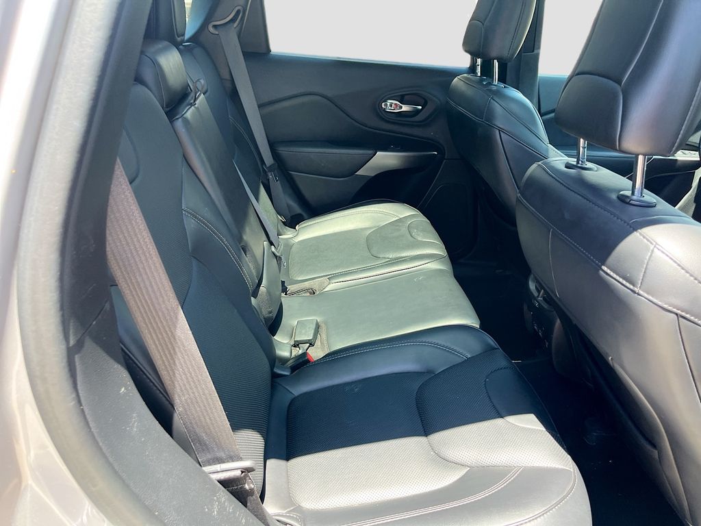 Used 2021 Silver Jeep Limited image 28