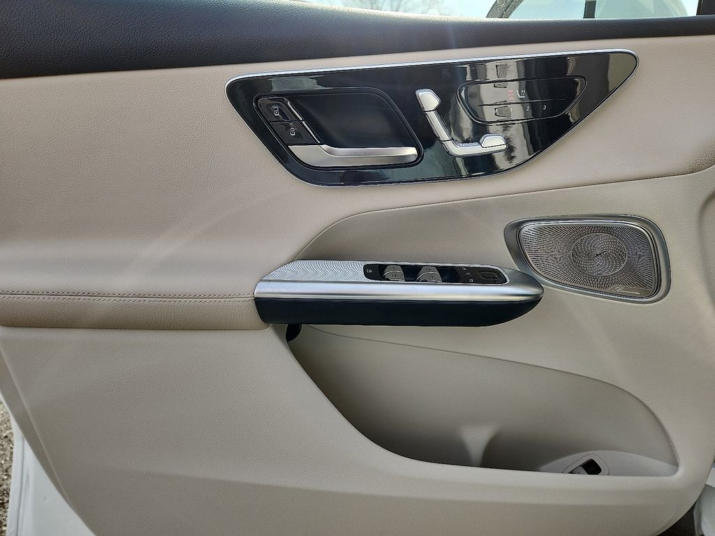 Thumbnail: 2026 Mercedes-Benz GLC - 8