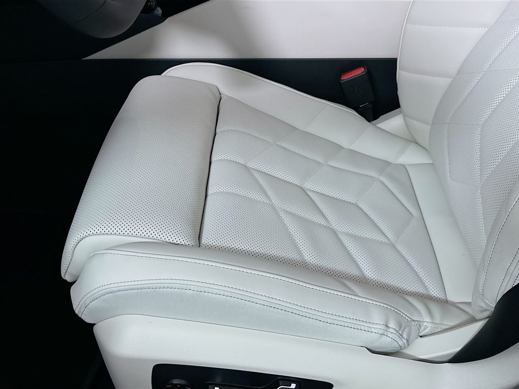 Thumbnail: 2026 BMW 5 Series - 21