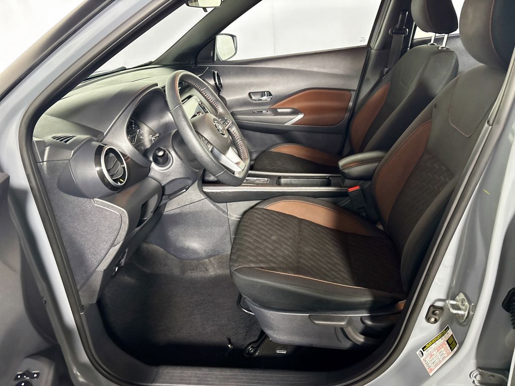 2021 Nissan Kicks SR