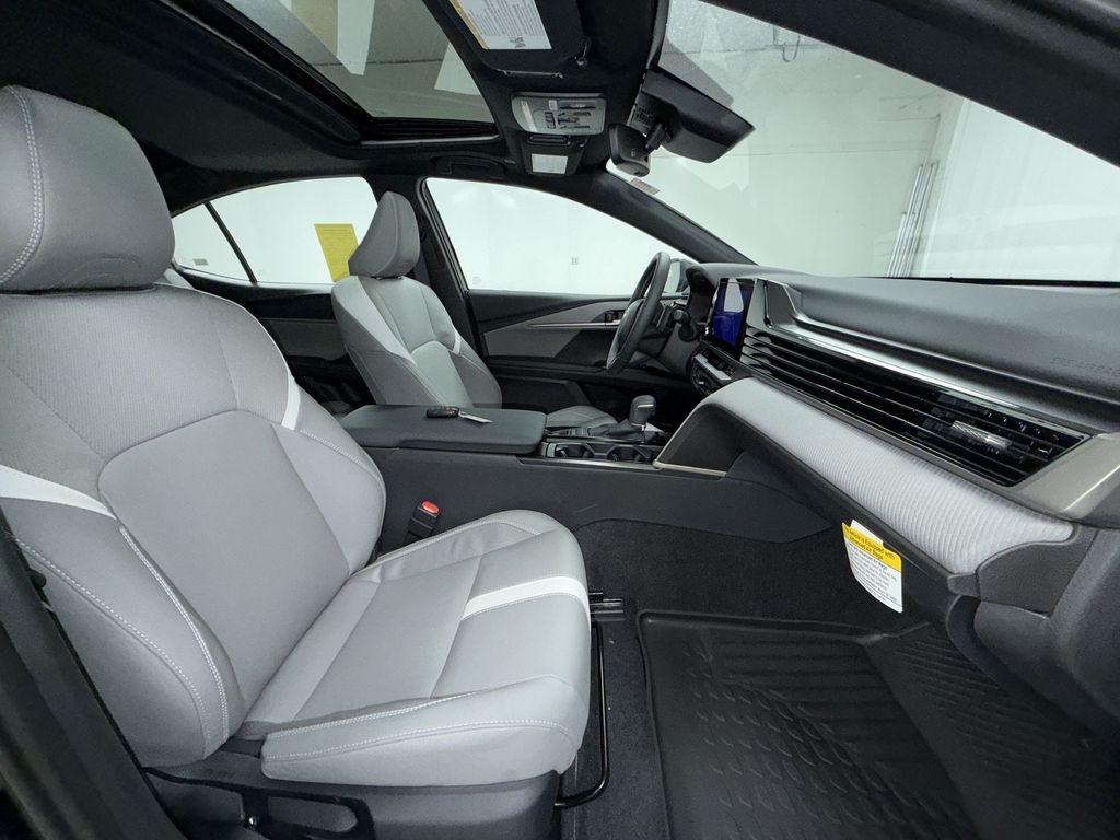 2026 Toyota Camry SE - Photo 11