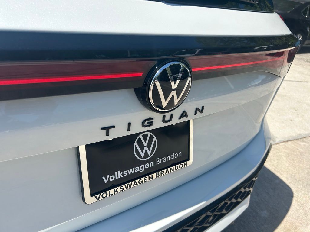 New 2026 Opal White Pearl Volkswagen 2.0T SE R-Line Black image 31