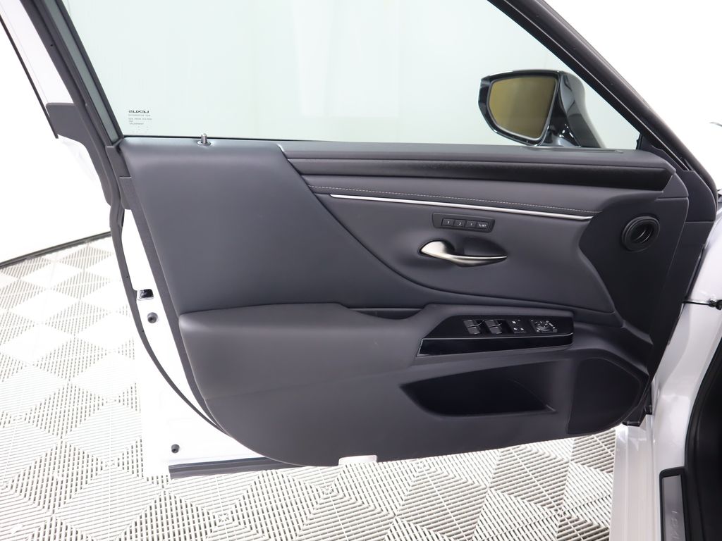 Thumbnail: 2025 Lexus ES - 25