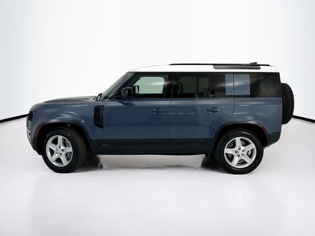 Thumbnail: 2022 Land Rover Defender - 8