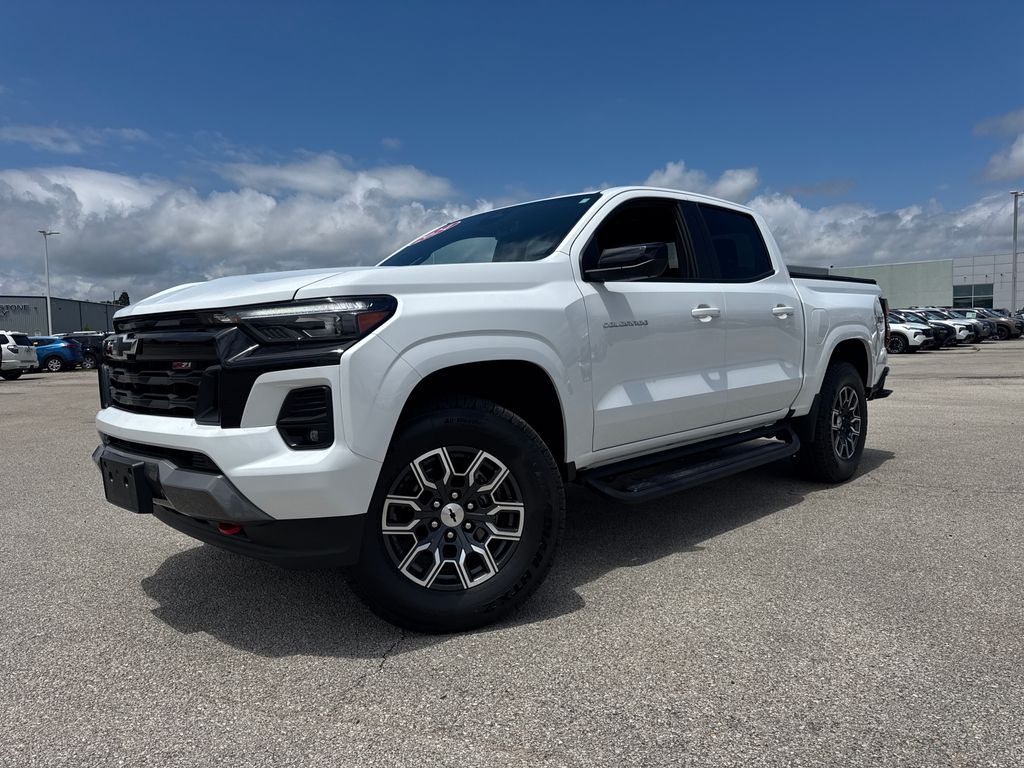 Summit White 2024 Chevrolet Colorado Pickup Truck Four-Wheel Drive 8-Speed Automatic