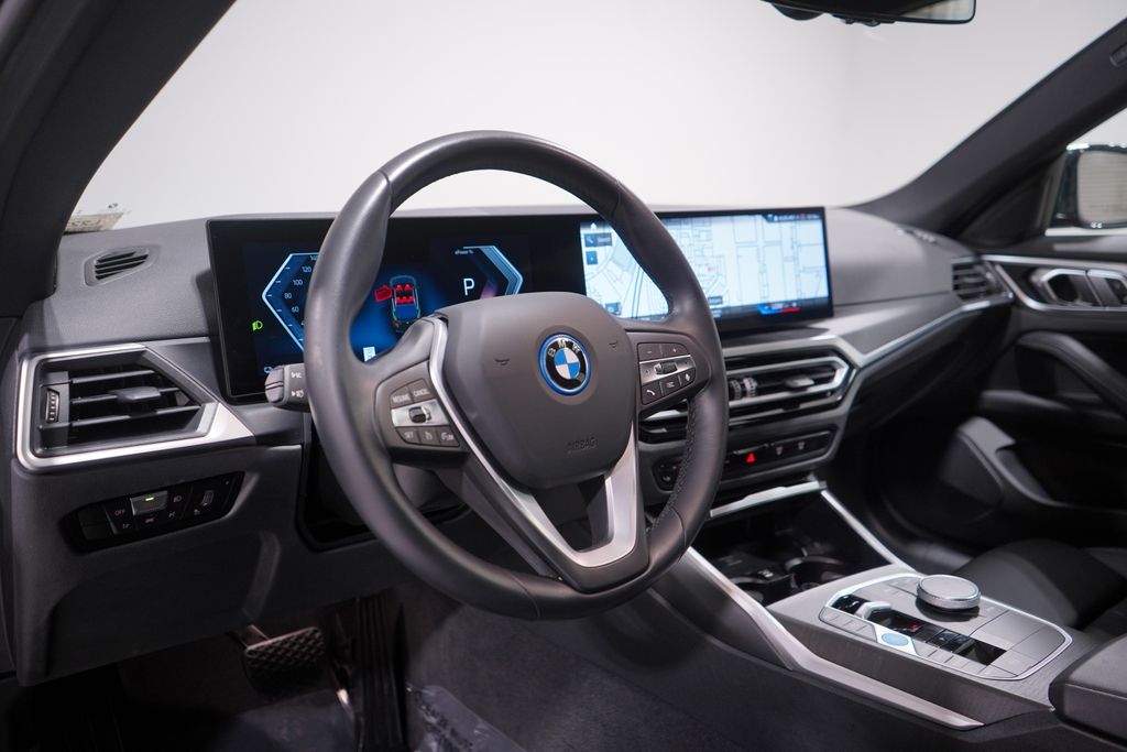 Thumbnail: 2023 BMW i4 - 6