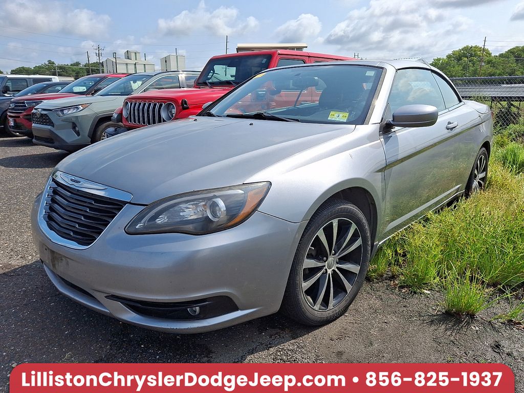  2013 Chrysler 200 S Convertible FWD   