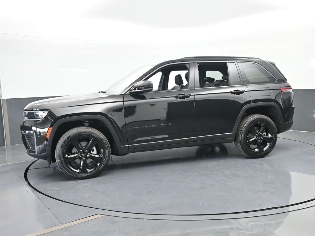 New 2026 Diamond Black Crystal Pearlcoat Jeep Limited image 2