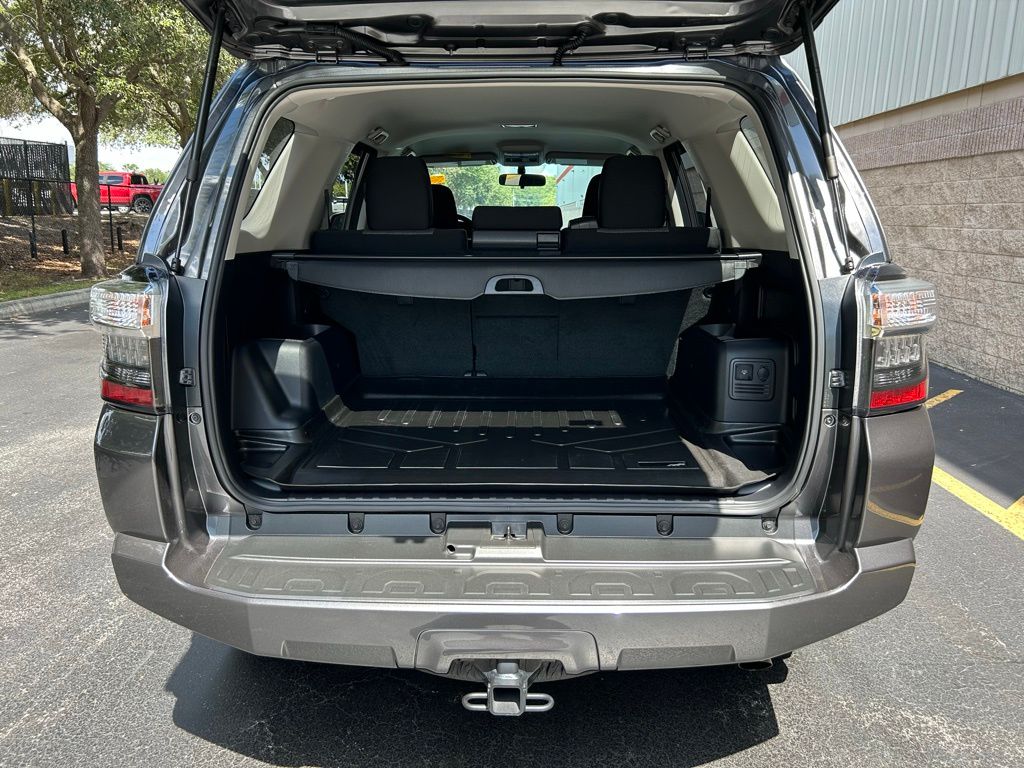 Thumbnail: 2019 Toyota 4Runner - 10