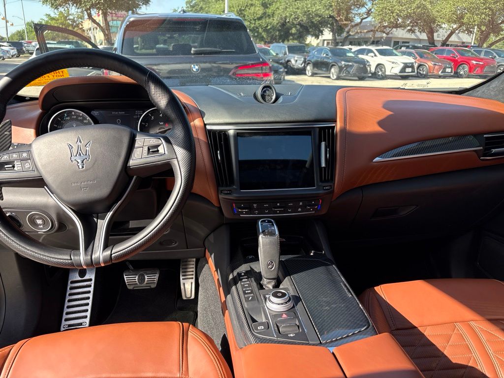 Thumbnail: 2021 Maserati Levante - 16
