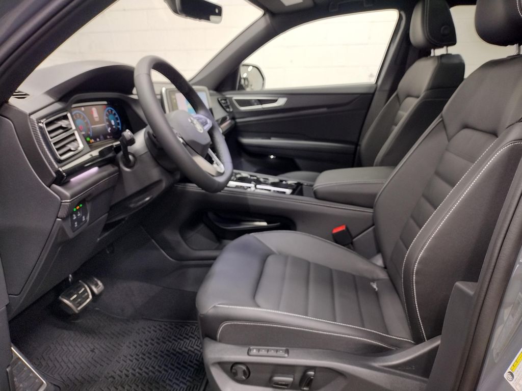 2026 Volkswagen Atlas Cross Sport 2.0T SEL R-Line Black