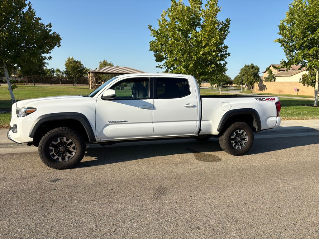 Thumbnail: 2017 Toyota Tacoma - 4