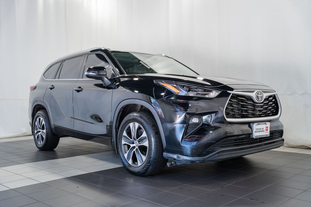 Midnight Black Metallic 2024 Toyota Highlander SUV / Crossover All-Wheel Drive 8-Speed Automatic