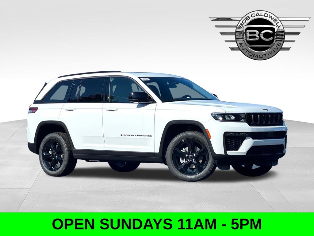 Bright White Clearcoat 2027 Jeep Grand Cherokee SUV / Crossover Four-Wheel Drive 8-Speed Automatic