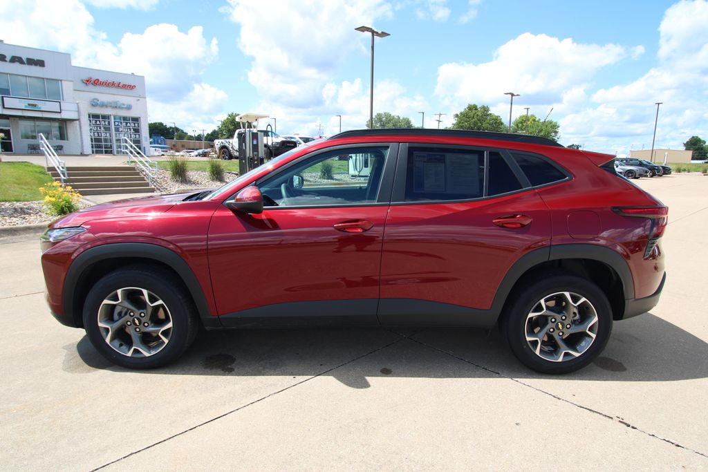 Used 2025 Chevrolet Trax SUV
