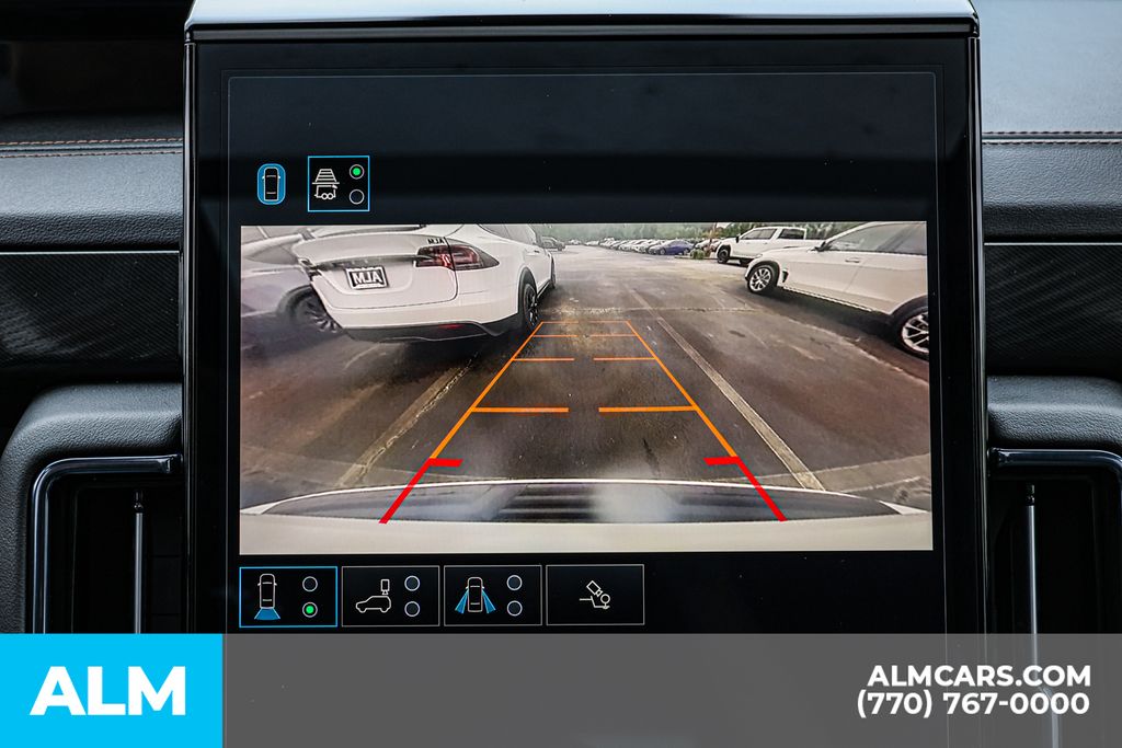 Used 2025 White GMC AT4 image 38
