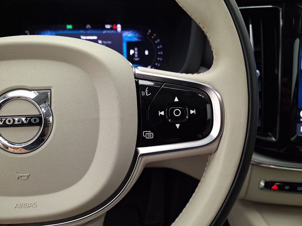 Thumbnail: 2024 Volvo XC60 - 23