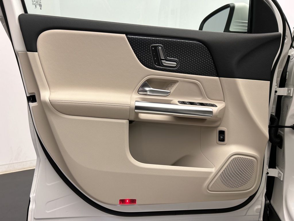 Thumbnail: 2025 Mercedes-Benz GLA - 11