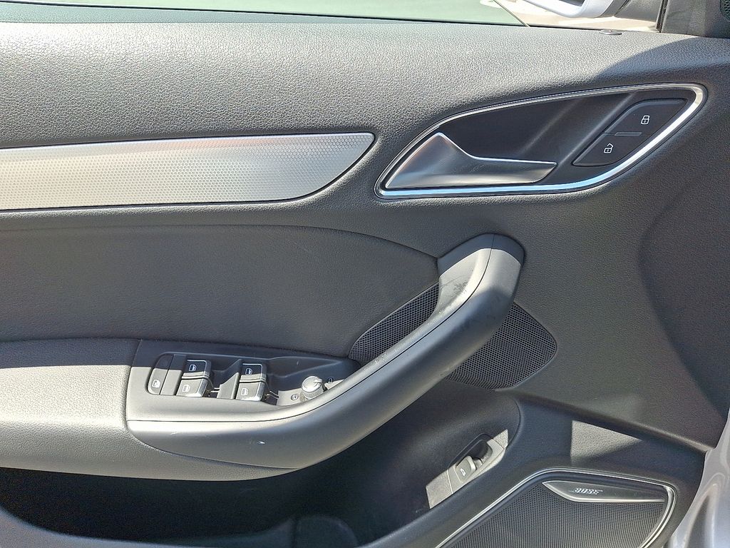2016 Audi Q3 Prestige 12