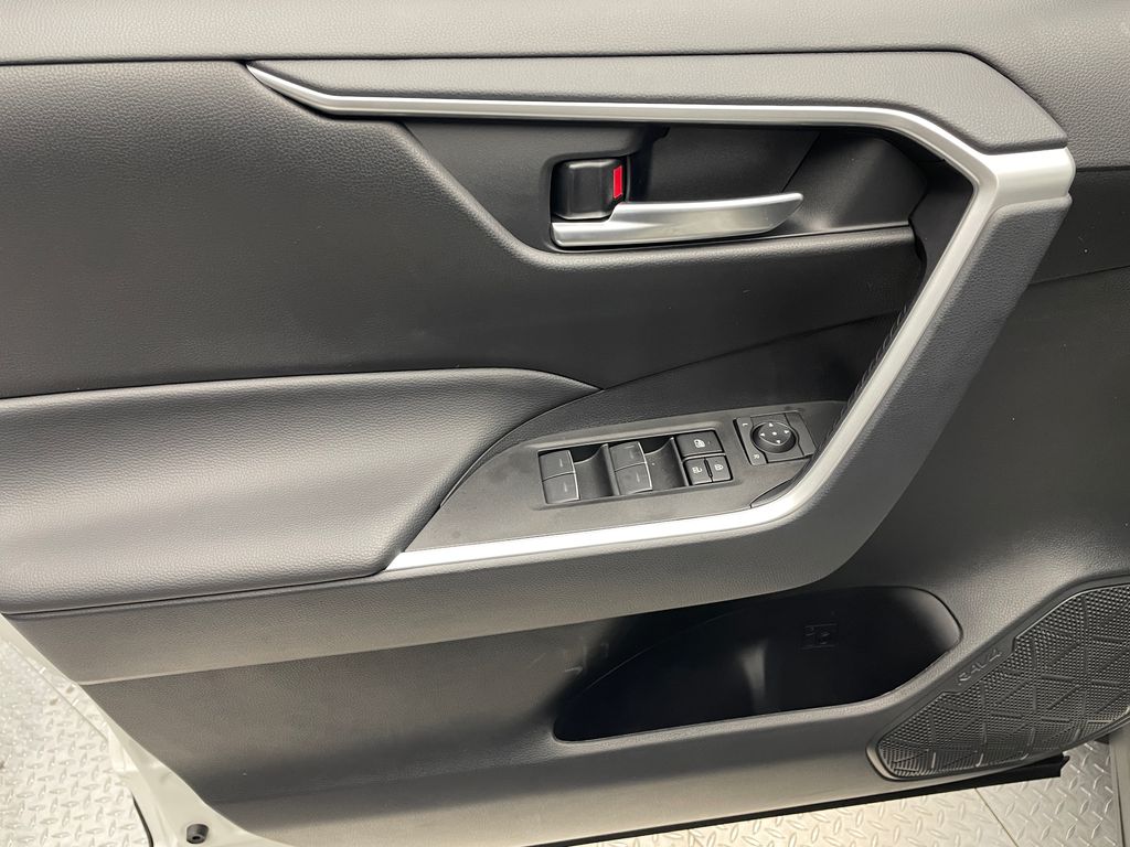 Thumbnail: 2025 Toyota RAV4 - 9