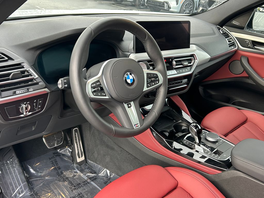 Thumbnail: 2025 BMW X4 - 13