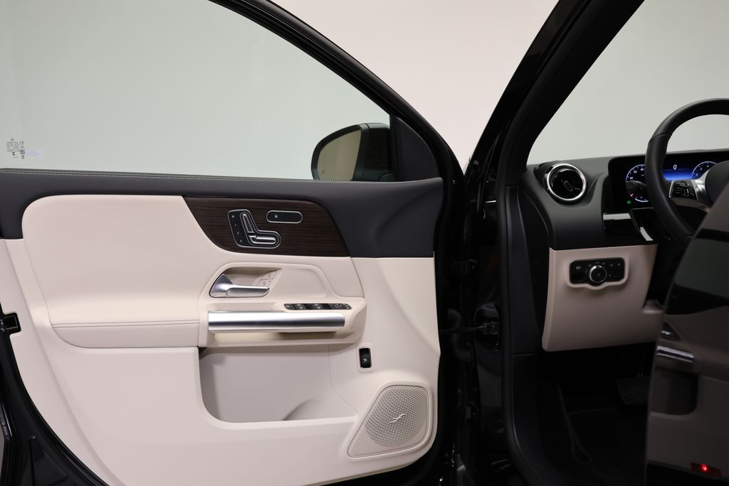 Thumbnail: 2026 Mercedes-Benz GLA - 30