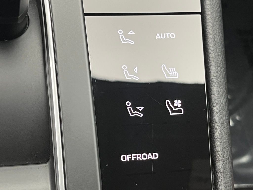 Thumbnail: 2025 Porsche Macan - 20