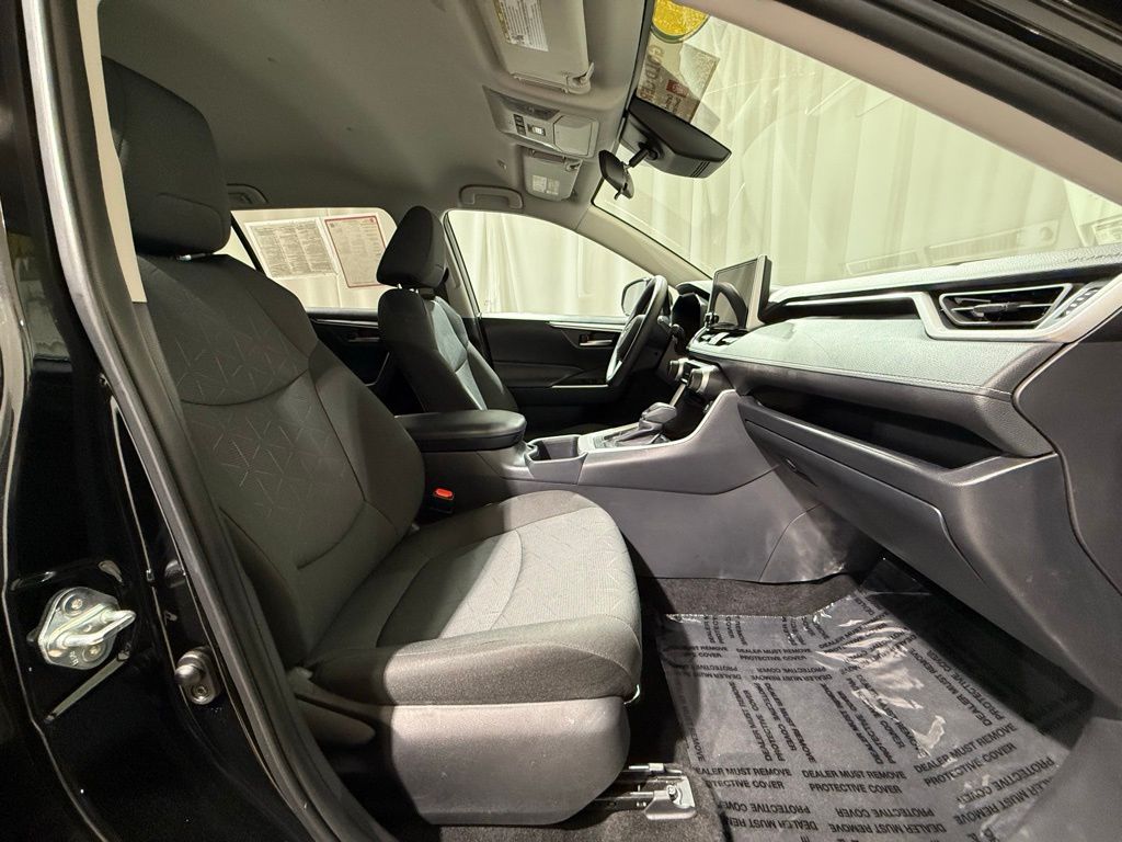 Thumbnail: 2025 Toyota RAV4 - 21