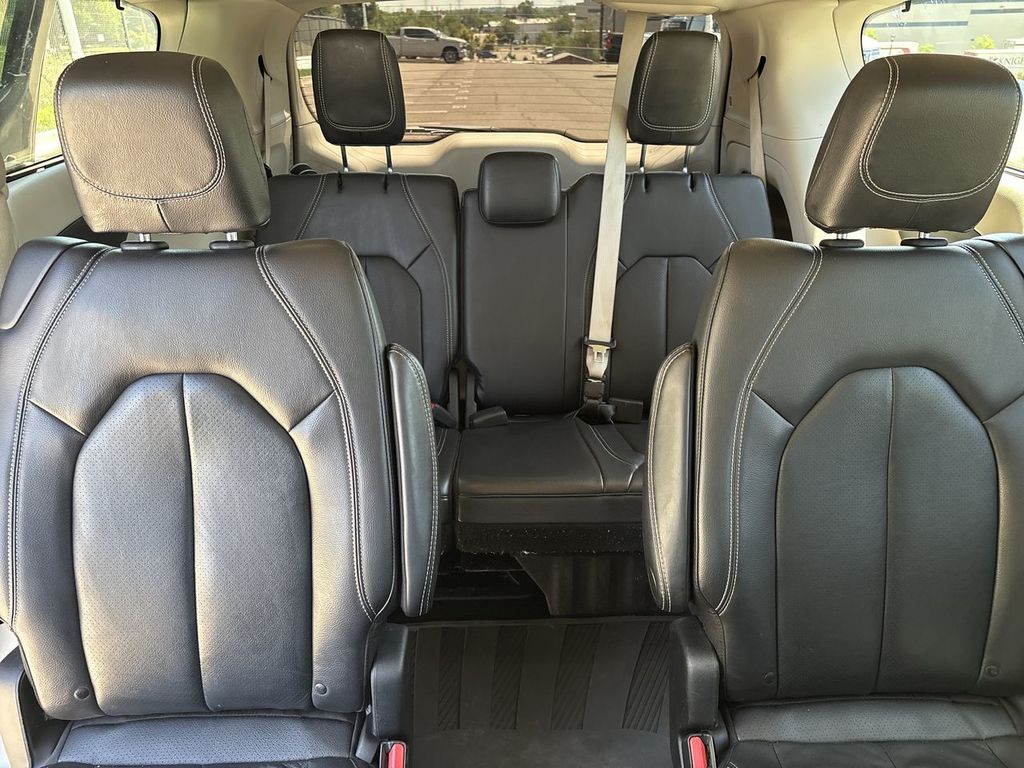 Used 2022 Chrysler Pacifica Van