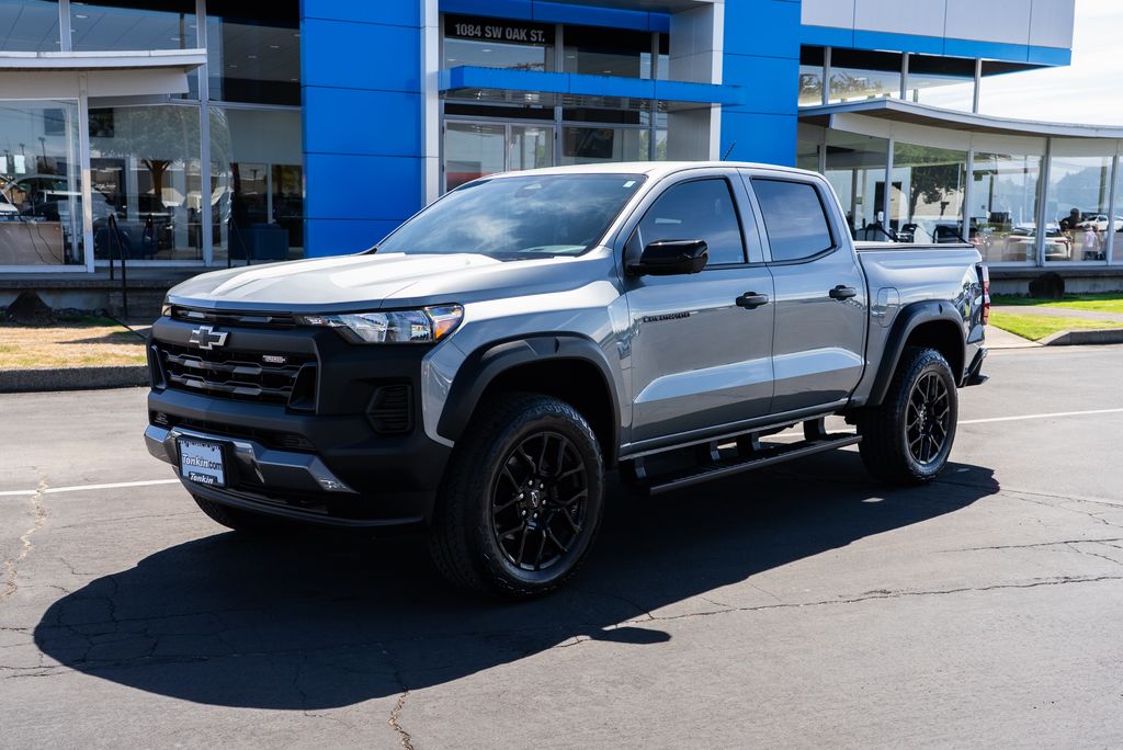 Sterling Gray Metallic 2024 Chevrolet Colorado Pickup Truck Four-Wheel Drive 8-Speed Automatic