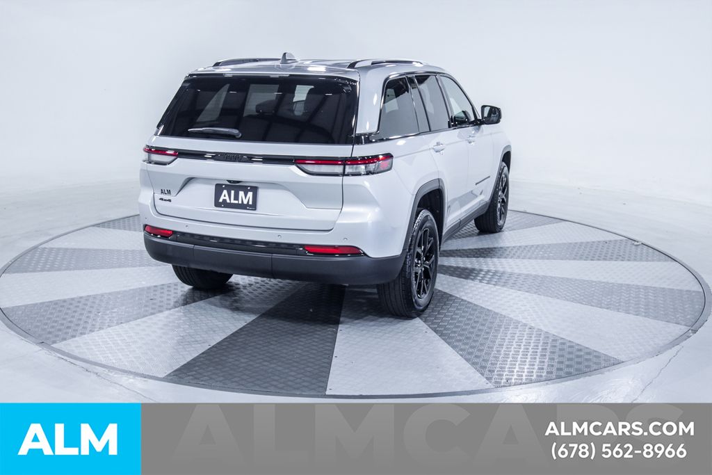 Used 2025 Silver Jeep Altitude image 9