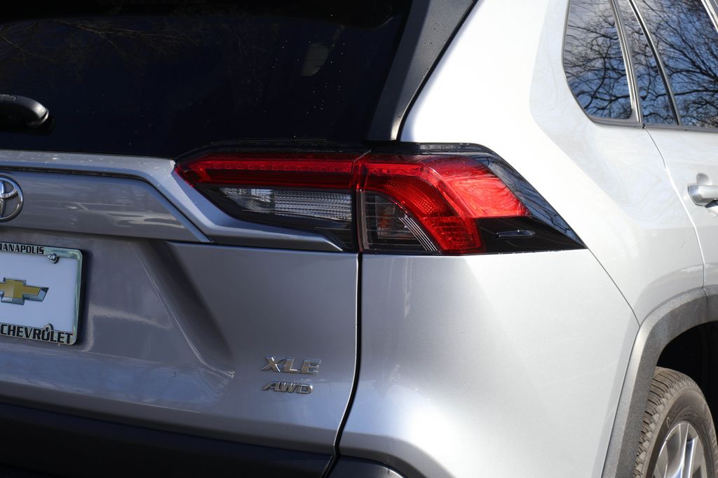 2019 Toyota RAV4 XLE Premium 7