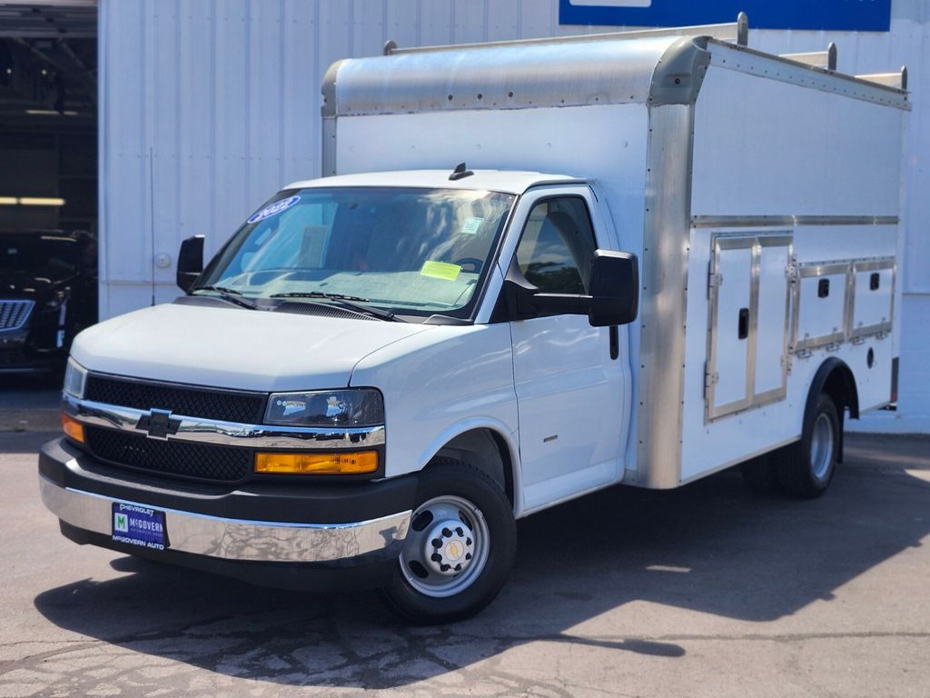 Summit White 2022 Chevrolet Express Chassis Van Rear-Wheel Drive 6-Speed Automatic Overdrive