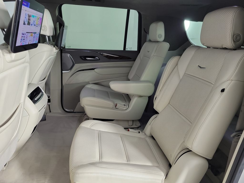 2024 Cadillac Escalade ESV Sport Platinum - 11