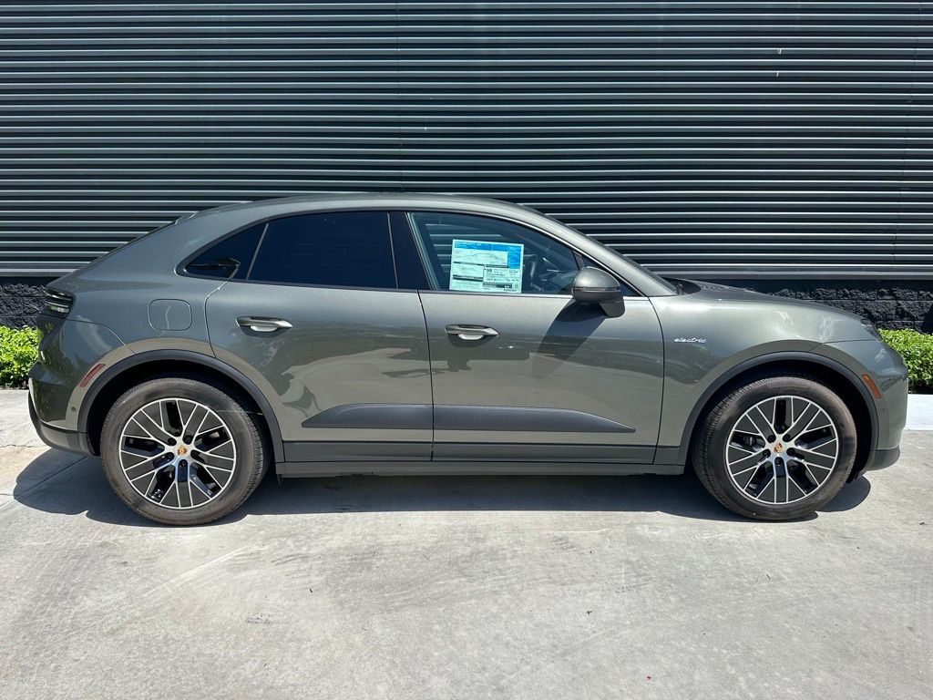 Thumbnail: 2025 Porsche Macan - 8
