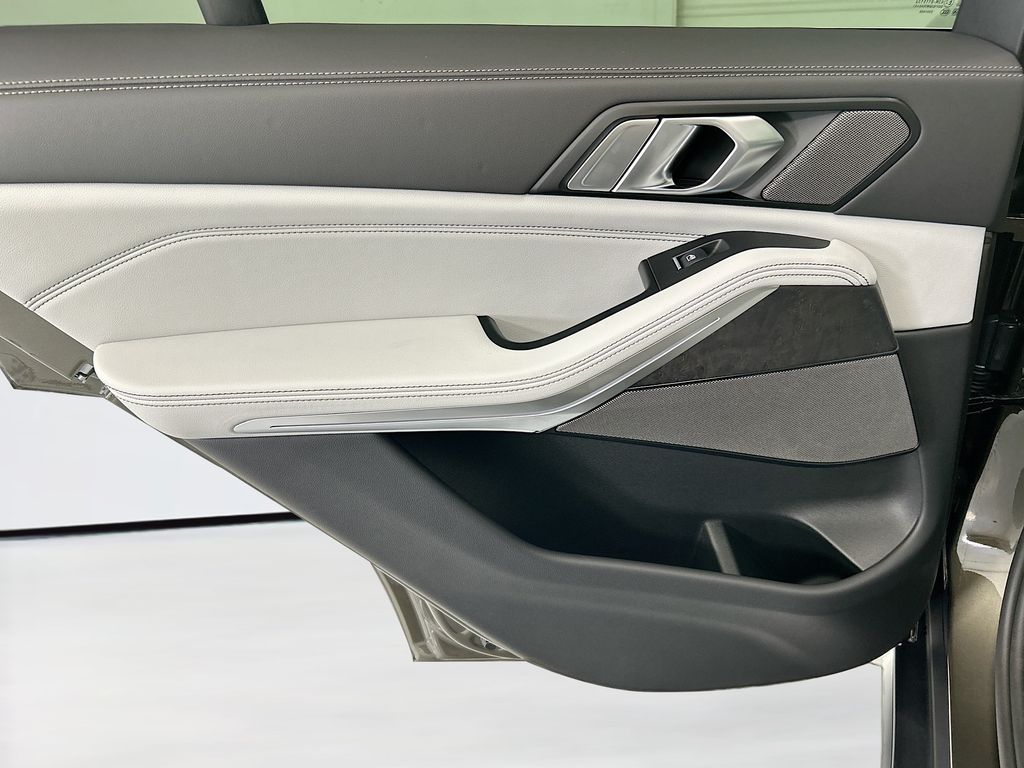Thumbnail: 2026 BMW X5 - 25