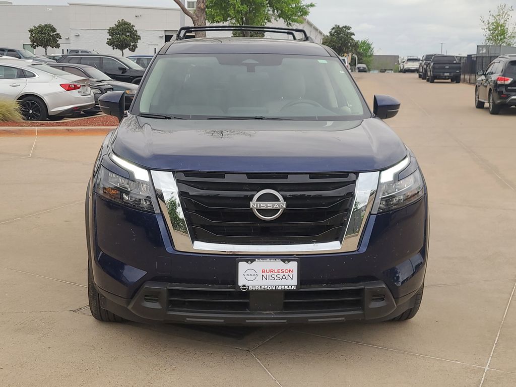 View vehicle photo 5