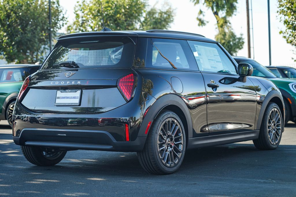 2025 MINI Cooper S  8