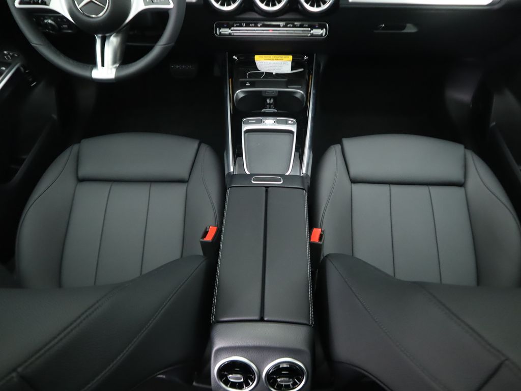 Thumbnail: 2025 Mercedes-Benz GLB - 18