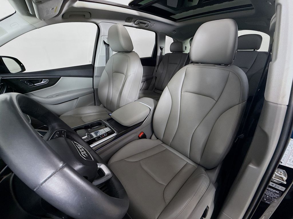 Thumbnail: 2021 Audi Q7 - 21