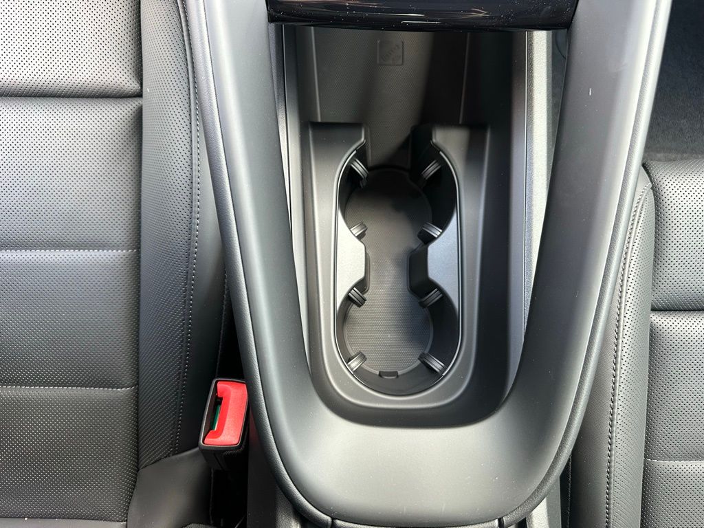 Thumbnail: 2026 Porsche Macan - 28