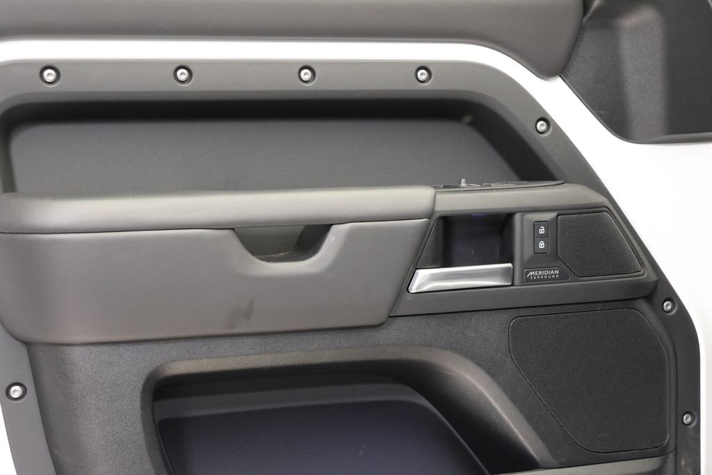 Thumbnail: 2025 Land Rover Defender - 27