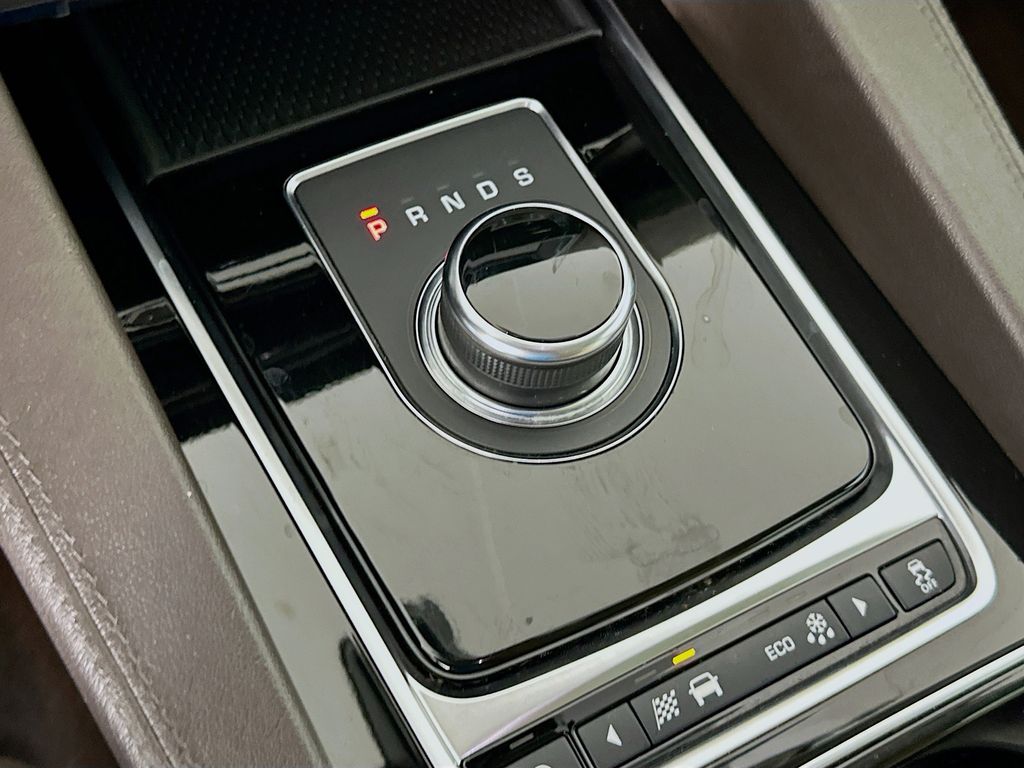 Thumbnail: 2019 Jaguar F-Pace - 16