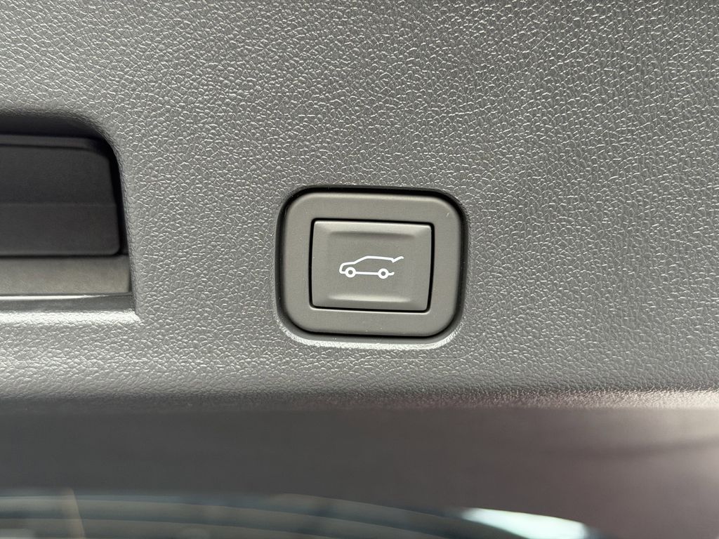 new 2026 Chevrolet Traverse car, priced at $42,995