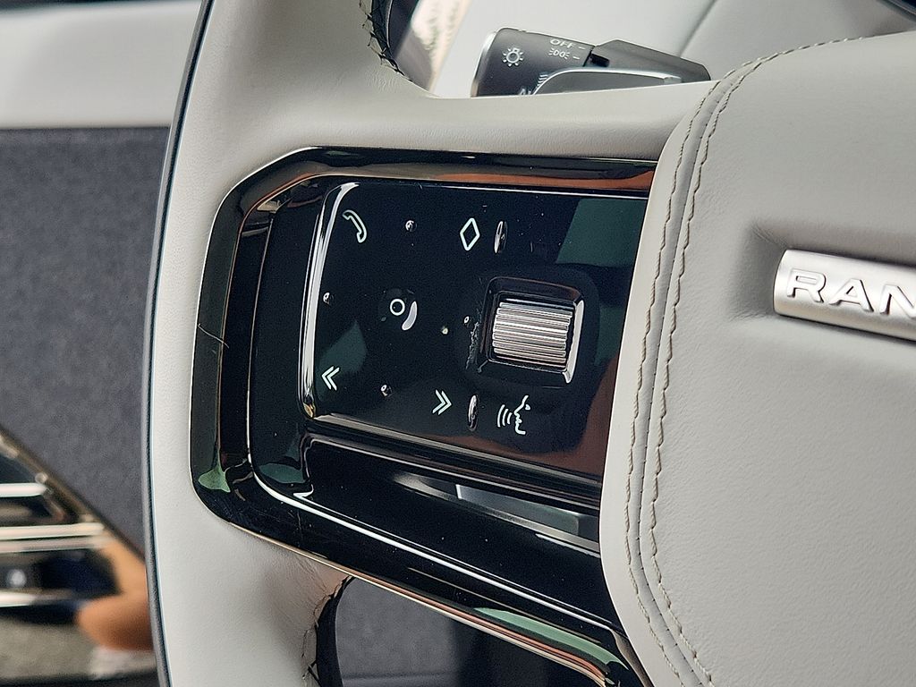 Thumbnail: 2023 Land Rover Range Rover Sport - 22