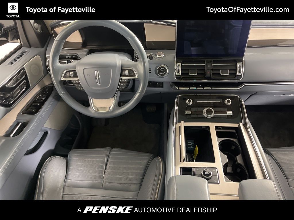 Thumbnail: 2018 Lincoln Navigator - 16