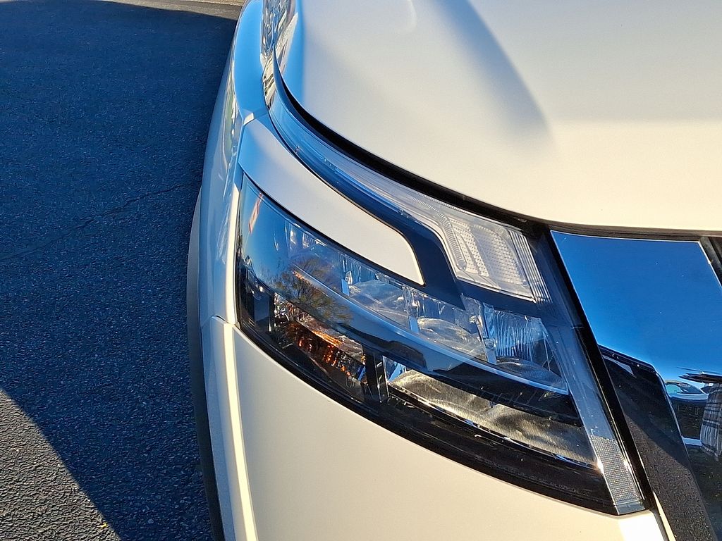 Thumbnail: 2024 Nissan Pathfinder - 9