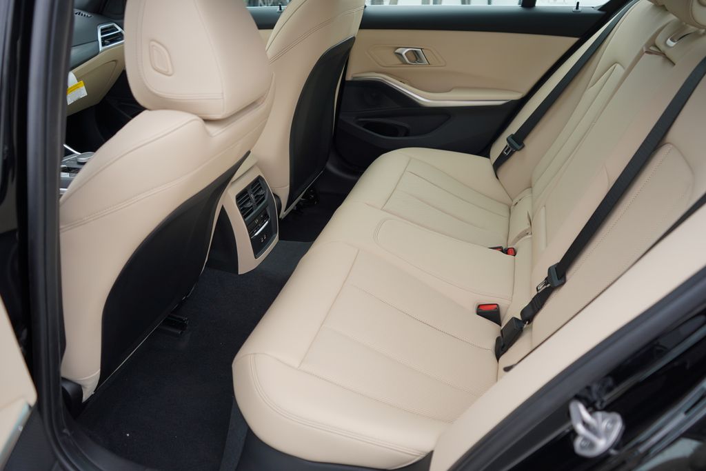 Thumbnail: 2026 BMW 3 Series - 19