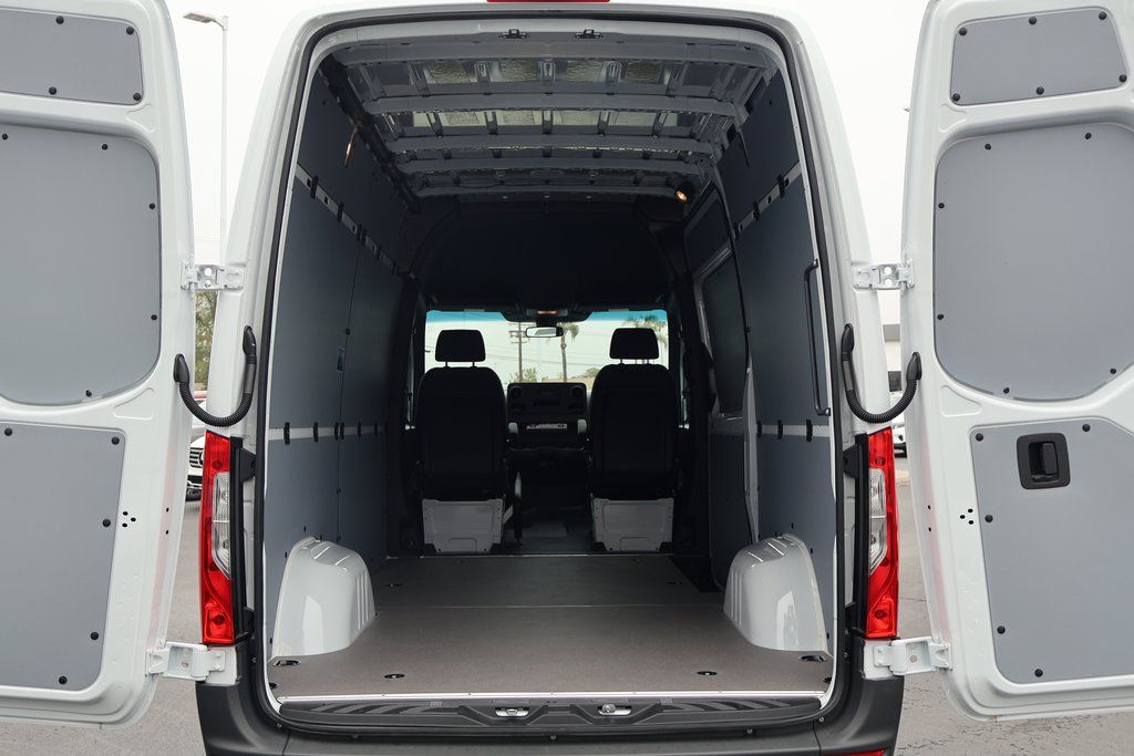 Thumbnail: 2025 Mercedes-Benz Sprinter - 8