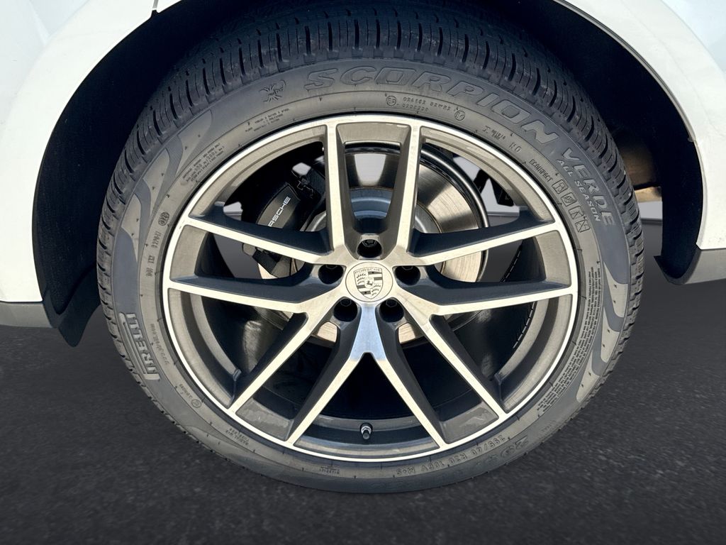Thumbnail: 2023 Porsche Macan - 31